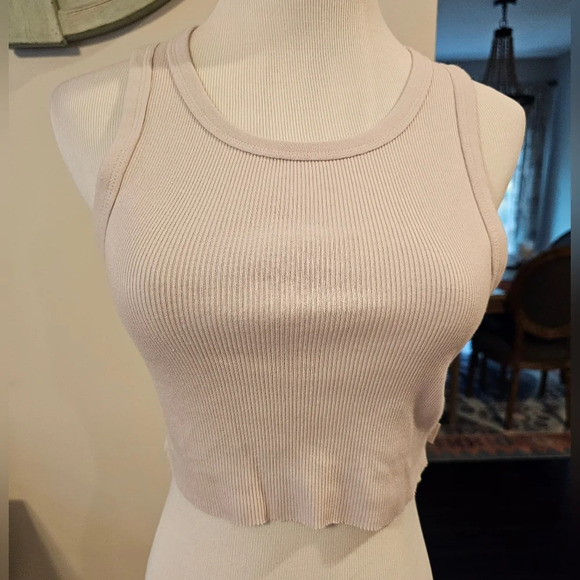 TNA By Aritzia Size Small Ribbed Cropped Racer Tank Top Very pale light Lavender - Picture 2 of 9